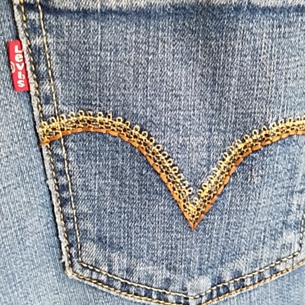 LEVIS 515 - GREAT FIT- NOT HIGH OR- LOW-AROUND NAVAL, -BOOT CUT - Picture 8 of 8